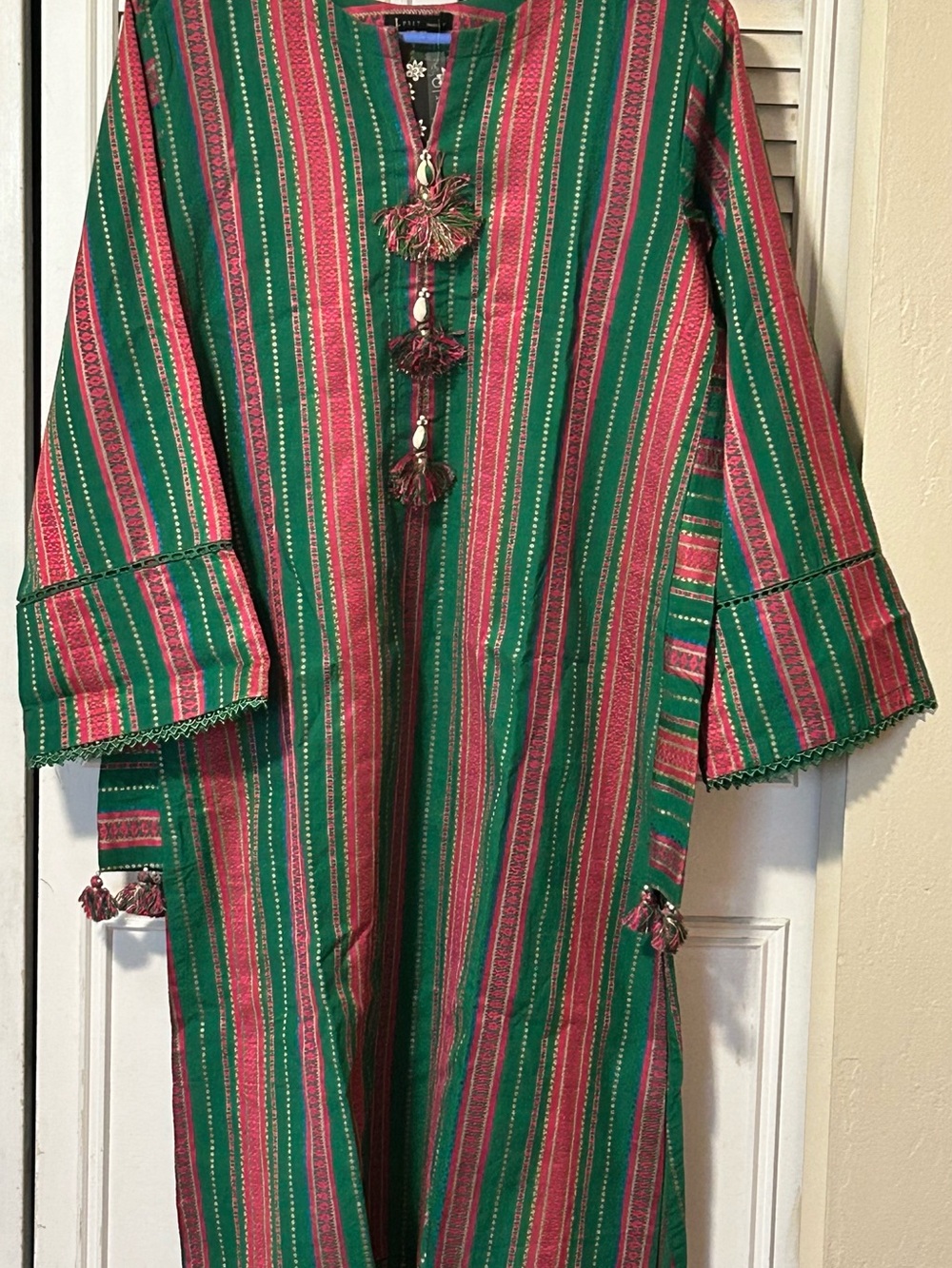 J.Pret Green Striped Women’s Kurta Set with Matching Trousers & dopatta. Size S - Picture 2 of 8